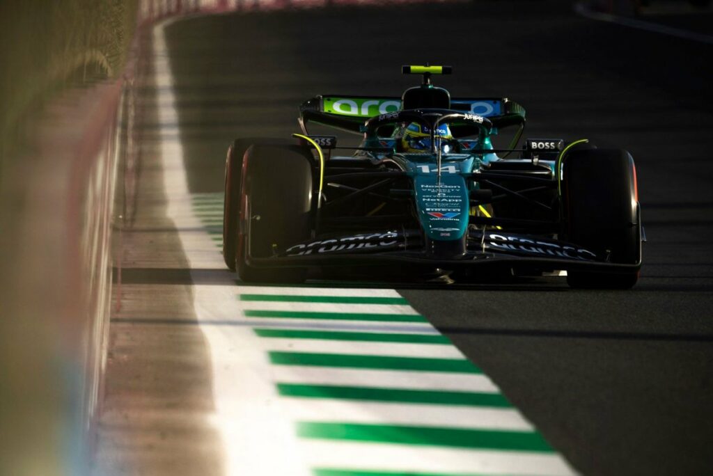 Alonso termina como o mais rápido do dia em Jeddah