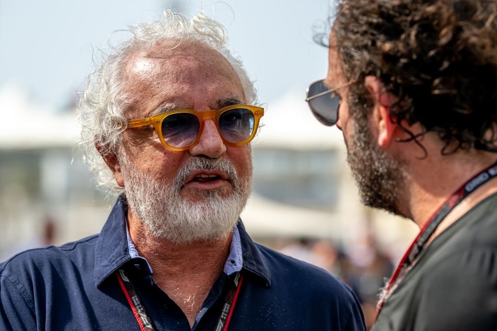 Briatore sobre Hamilton: “é um daqueles pilotos que não se esforça muito se o carro não estiver bom”