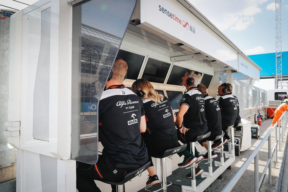 Alfa Romeo F1 Team pitwall