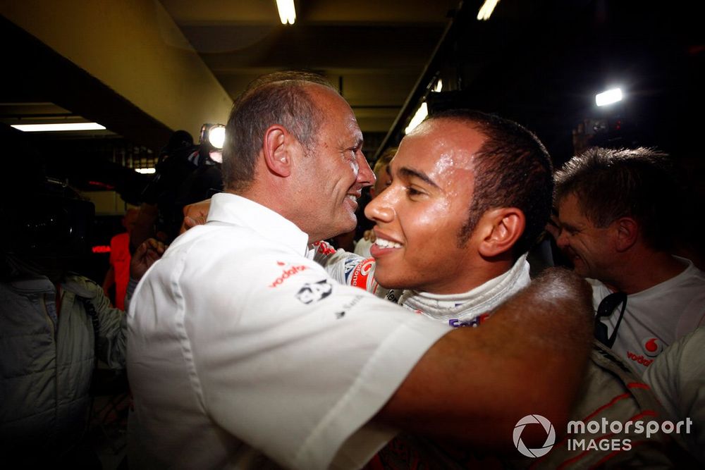 Ron Dennis, Team Principal, McLaren Mercedes, and Lewis Hamilton, McLaren MP4-23 Mercedes, congratulate each other on a world championship success