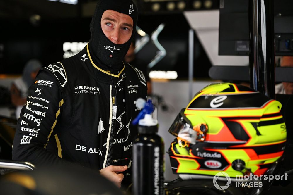 Stoffel Vandoorne, DS Penske, in the garage