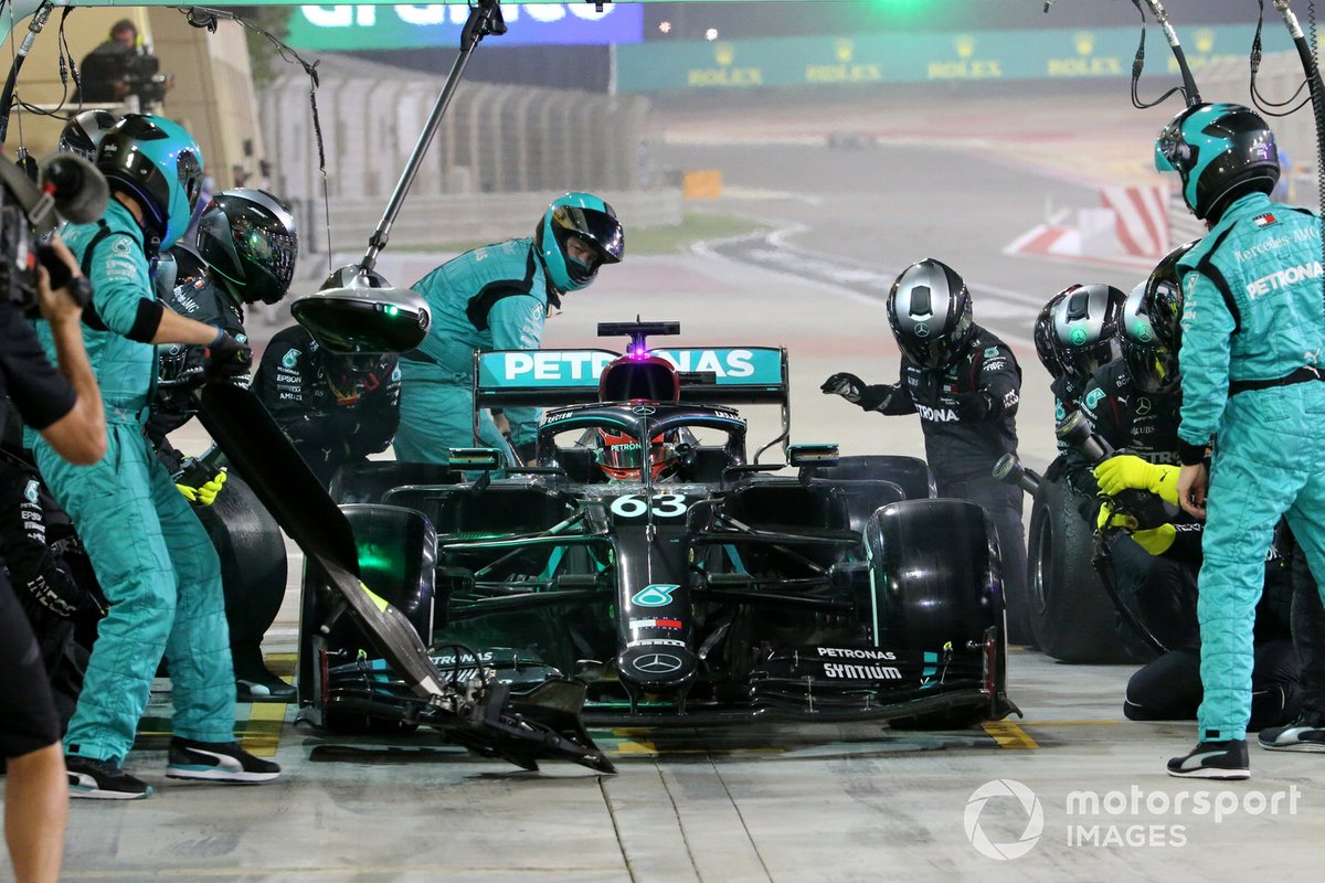 George Russell, Mercedes F1 W11, in the pits