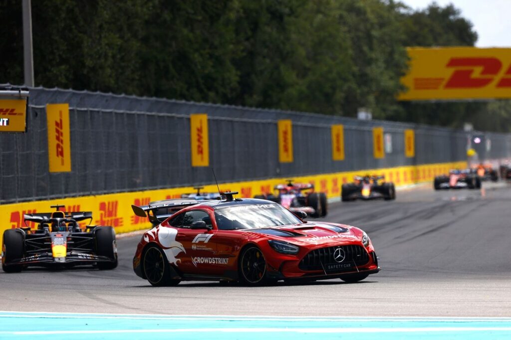 Alonso tem teoria sobre ‘seca’ de safety car