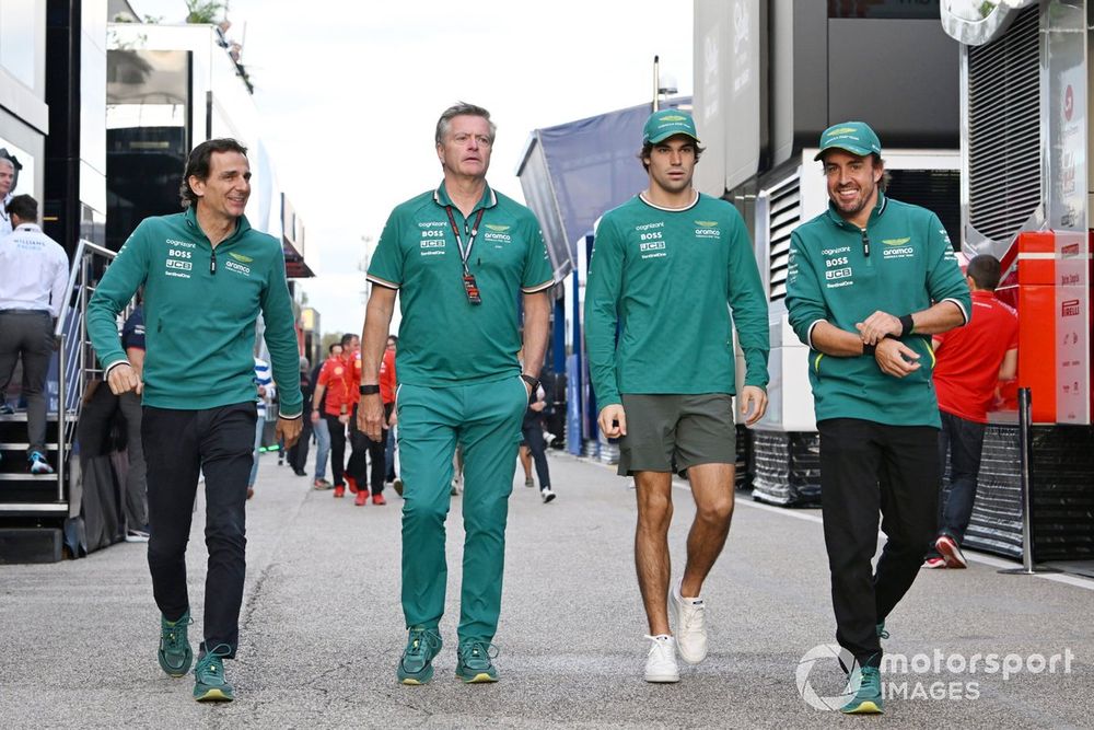 Pedro de la Rosa, ambassadeur, Aston Martin F1 Team,y Stevenson, directeur sportif, Aston Martin F1 Team, Lance Stroll, Aston Martin F1 Team, Fernando Alonso, Aston Martin F1 Team