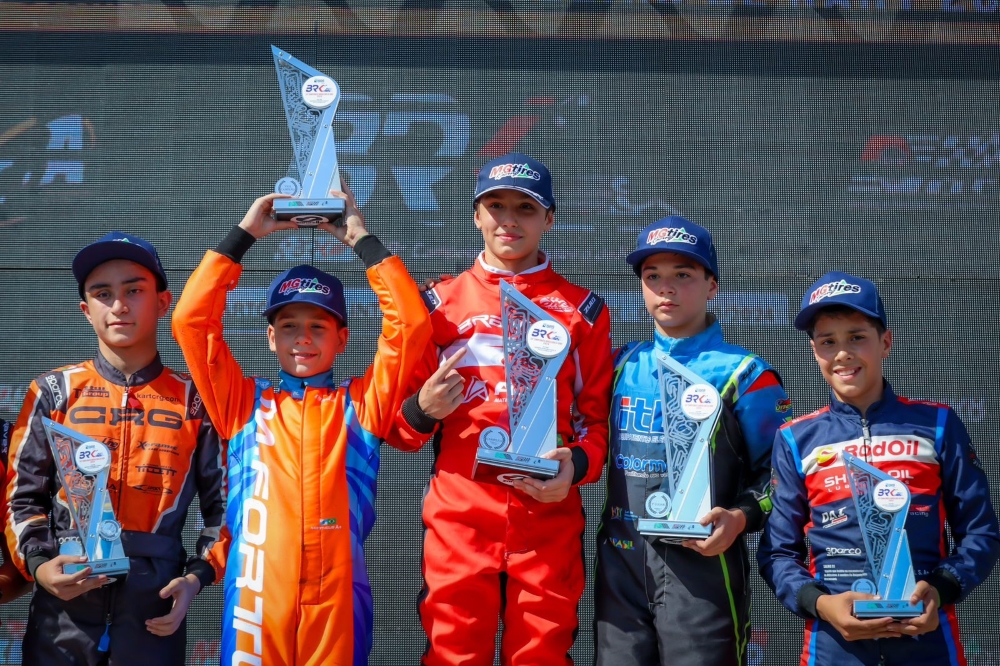 Theo Salomão venceu a empolgante Final da F4 Júnior e chegou ao tricampeonato brasileiro