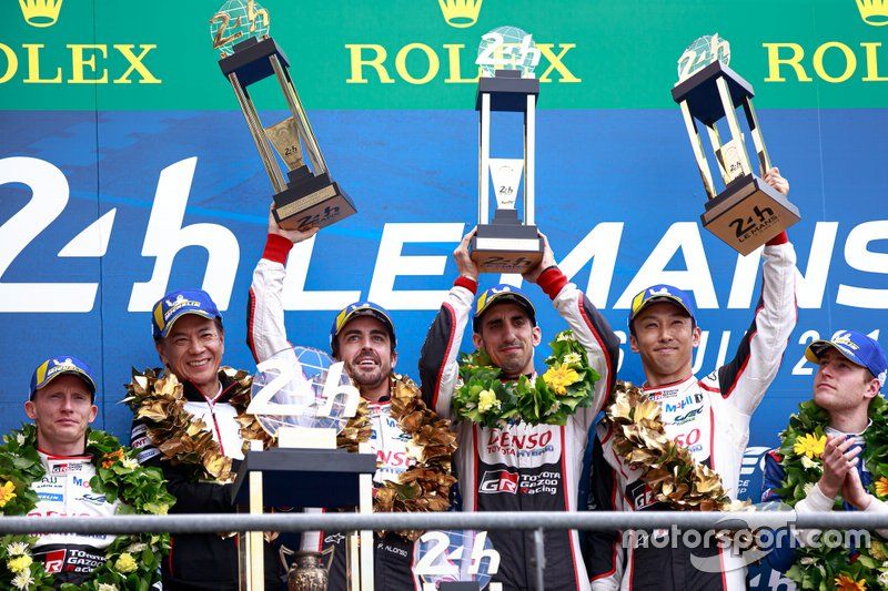 Podium: vainqueur #8 Toyota Gazoo Racing Toyota TS050: Sébastien Buemi, Kazuki Nakajima, Fernando Alonso