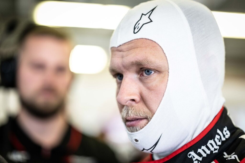 Cotado para Sauber. Magnussen faz mistério sobre futuro na F1