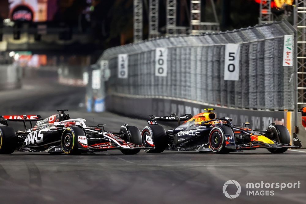 Sergio Pérez, Red Bull Racing RB20, Kevin Magnussen, Haas VF-24