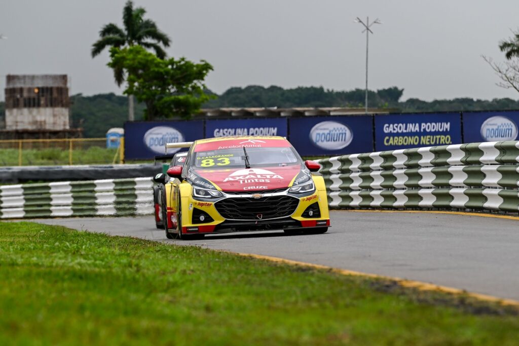 Casagrande lidera segundo treino livre em Goiânia