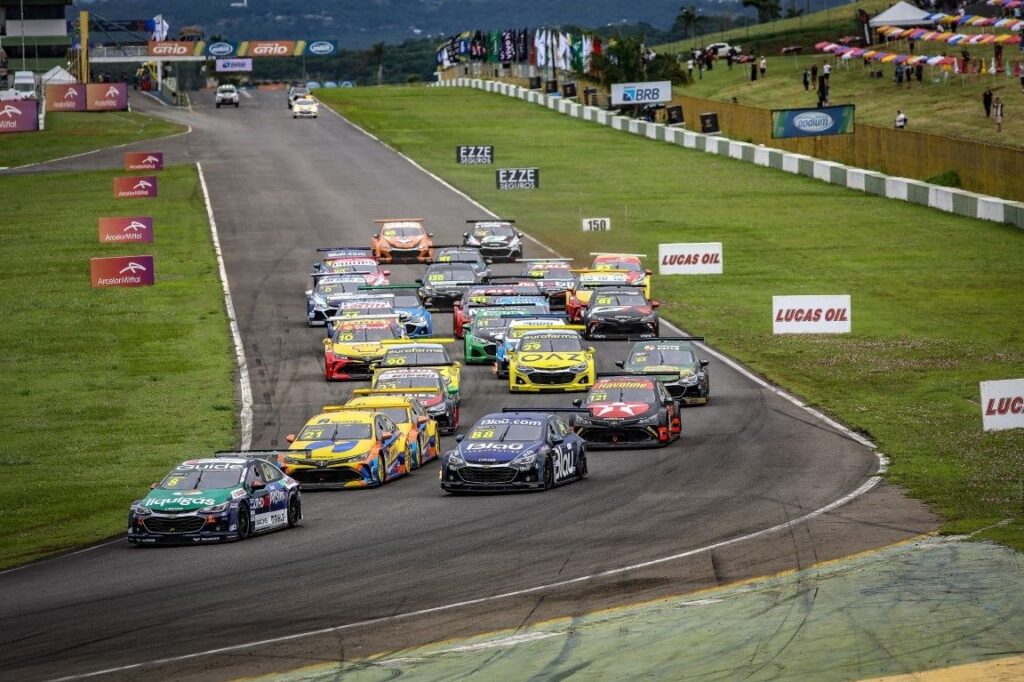 AO VIVO: Assista à corrida principal da etapa de Goiânia da Stock Car