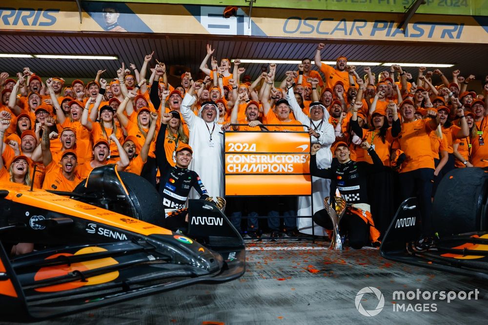 Lando Norris, McLaren F1 Team, 1st position, Oscar Piastri, McLaren F1 Team, the McLaren team celebrate after securing the Constructors Championship title