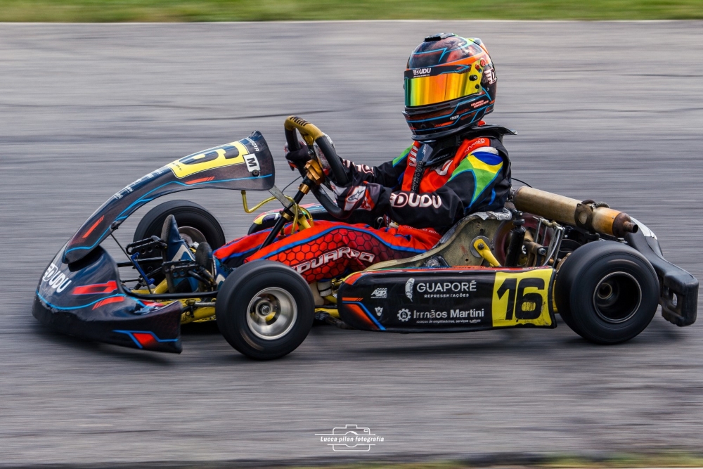 Eduardo Martini Mota fecha o ano mostrando evolução e comemorando o bicampeonato em Guaratinguetá