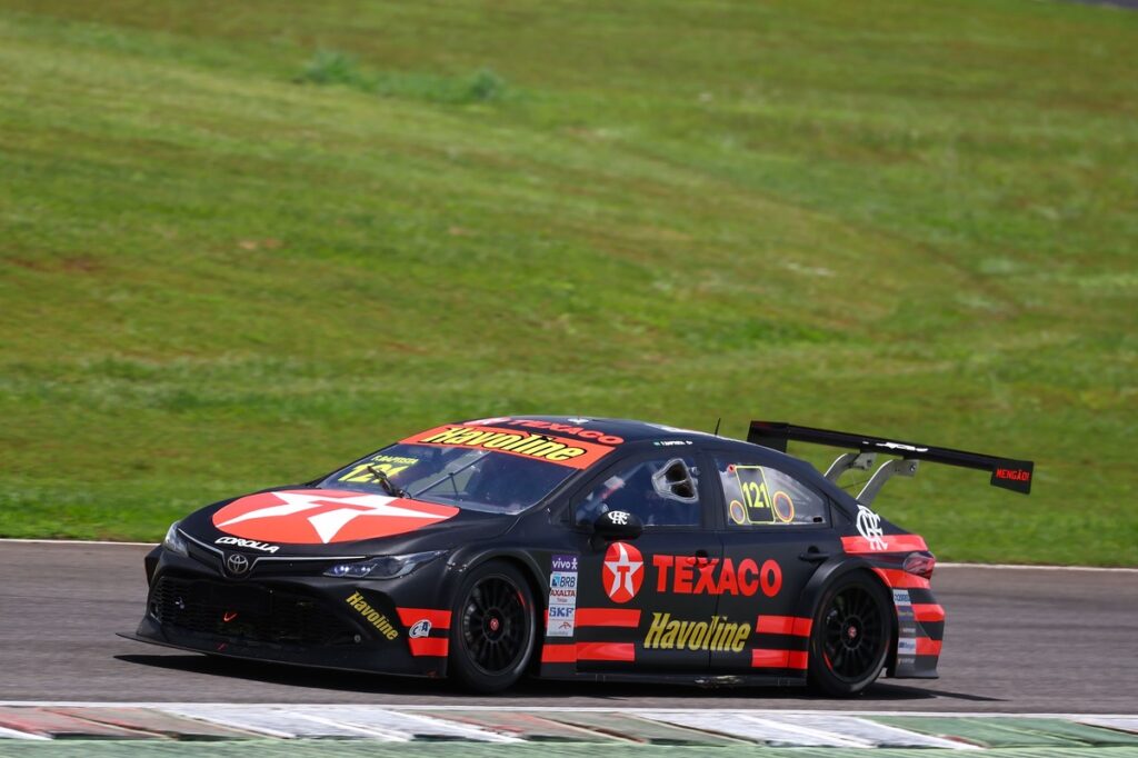 Felipe Baptista vence sprint da Super Final e decisão do título fica para o domingo