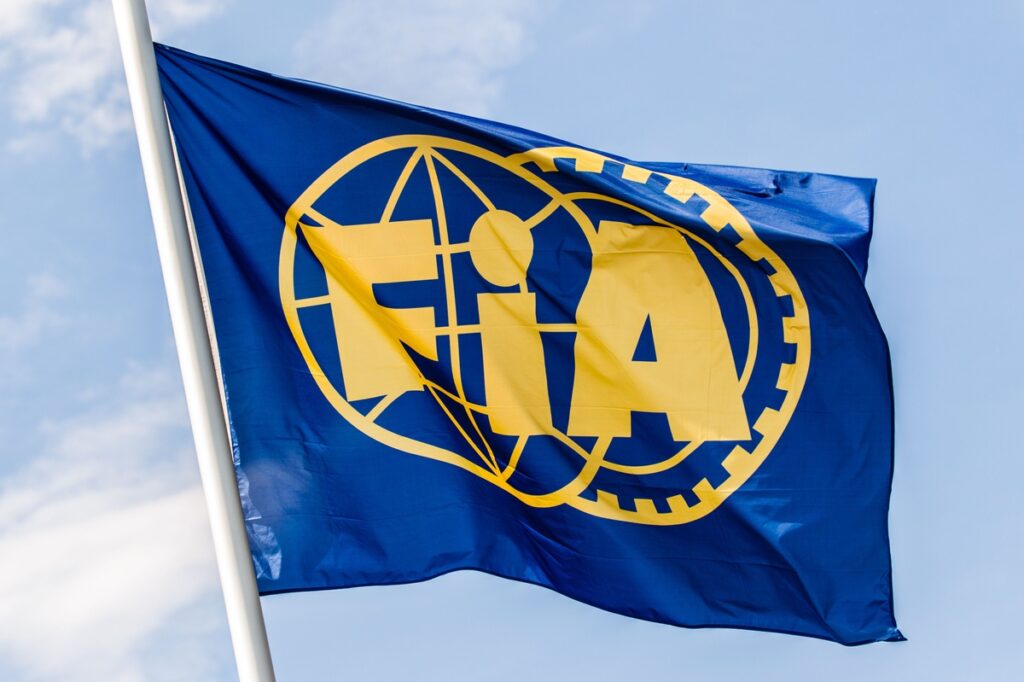 Em nova polêmica, FIA demite diretor e comissário da F2