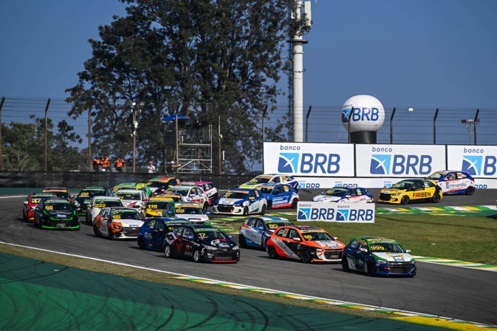 Assista à corrida endurance da Turismo Nacional