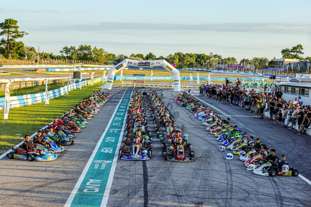 Brasileiros vencem cinco das dez provas disputadas e largam na frente na Pré-Final em duas categorias do Sul-Americano 4 Tempos