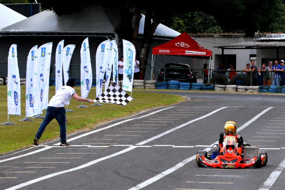 Bernardo Gentil venceu com autoridade na abertura do Brasília Kart Series e se prepara para estrear na Fórmula 4 Brasil