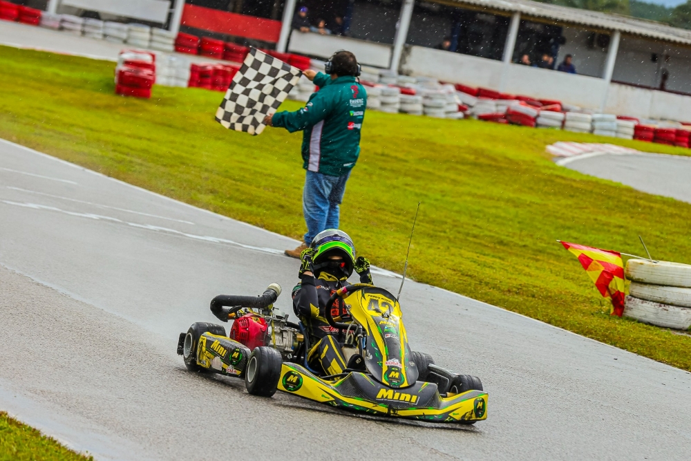 Pedro Rossi supera desafio em sua estreia nos Ingleses e vence o Open do Catarinense