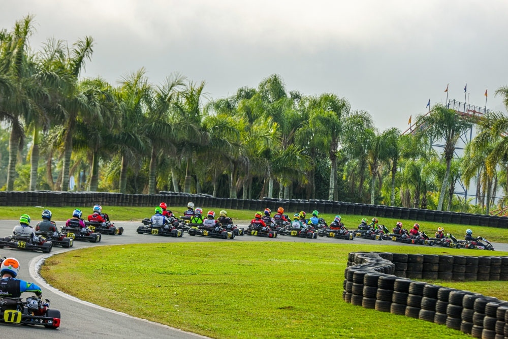 Ainda não fez sua reserva de hospedagem, passagem aérea e carro para o Brasileiro? Fale com a RXT Travel!